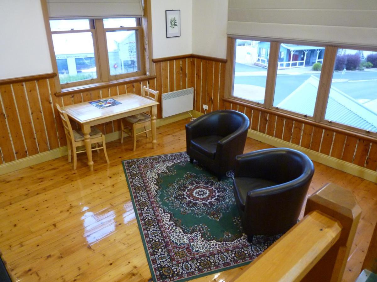 Bushman'S At Strahan Aparthotel Buitenkant foto